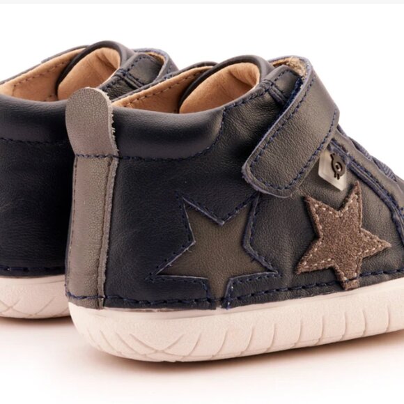 Size 6 Toddler Shoes - Picture 6 of 7